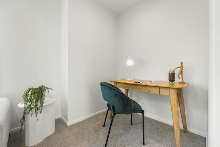 Photo of property in 4 Park Green Avenue, Rosehill, Papakura, 2113
