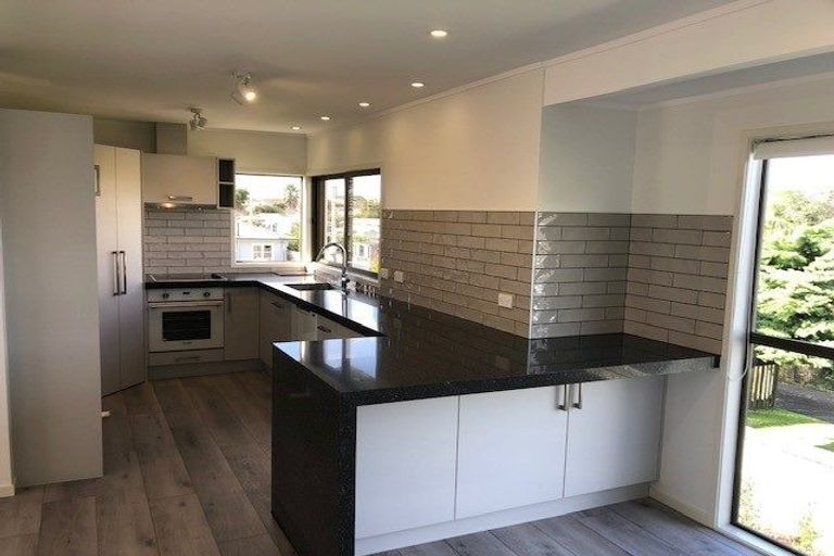 Photo of property in 2/12 Stanley Avenue, Milford, Auckland, 0620