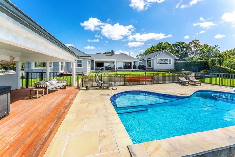 Photo of property in 576 Whitford Road, Whitford, Howick, 2571