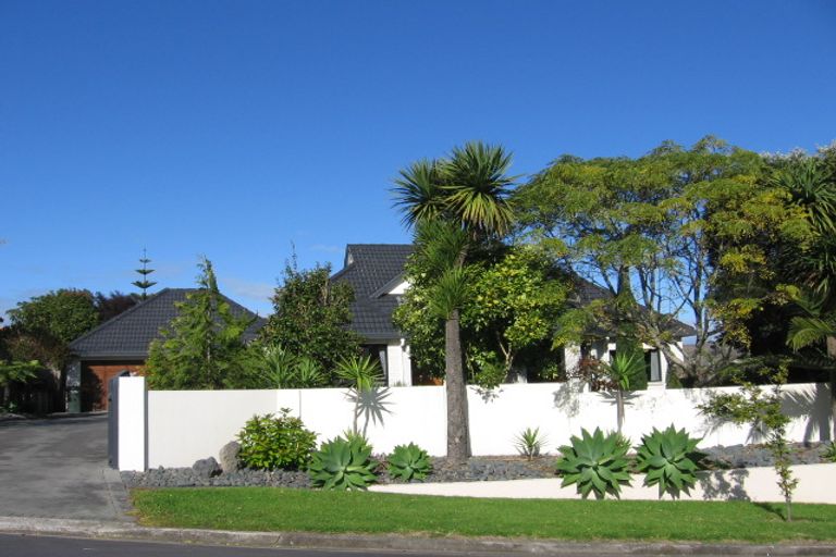 Photo of property in 3 San Jose Rise, Shamrock Park, Auckland, 2016
