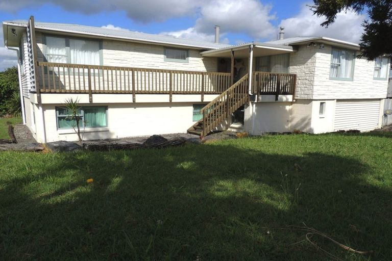 Photo of property in 18 Lavelle Road, Henderson, Auckland, 0612