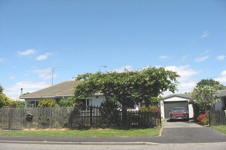 Photo of property in 1/1b Badger Street, Parklands, Christchurch, 8083