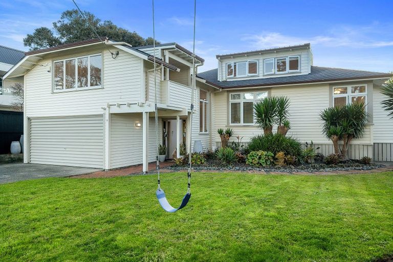 Photo of property in 8 Tiri Road, Milford, Auckland, 0620