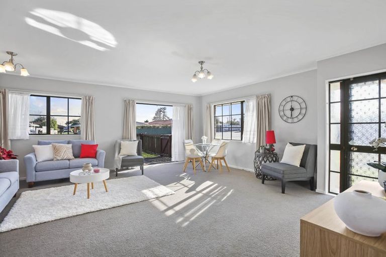 Photo of property in 1/20 Sturges Road, Henderson, Auckland, 0612