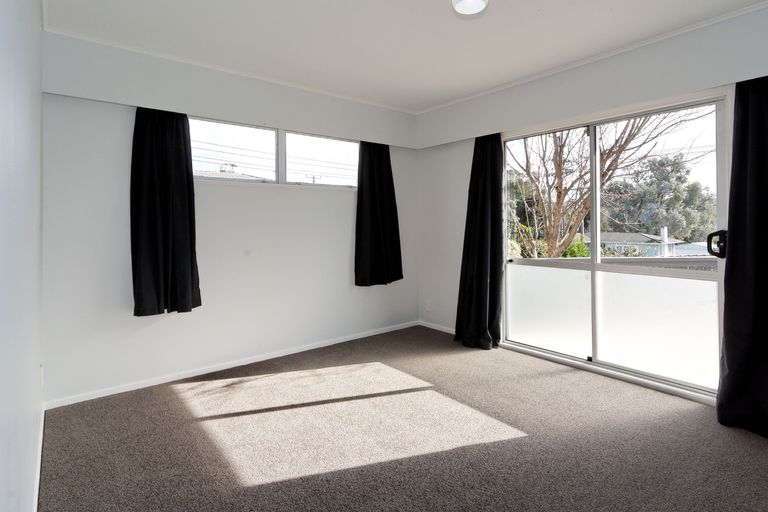 Photo of property in 66 Cliff View Drive, Green Bay, Auckland, 0604