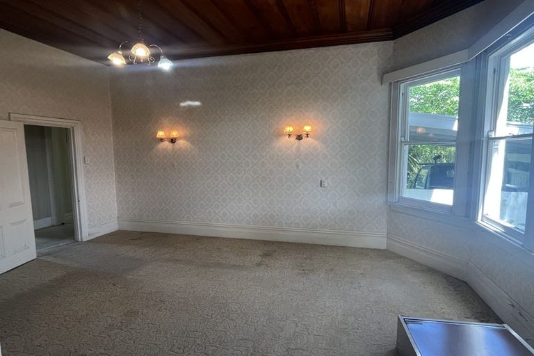 Photo of property in 21 Pahiatua Street, Hokowhitu, Palmerston North, 4410