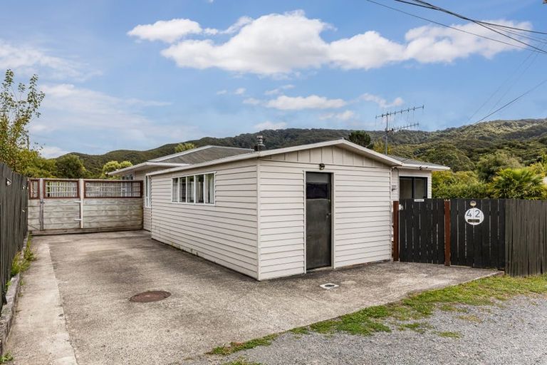 Photo of property in 42 Wood Street, Wainuiomata, Lower Hutt, 5014
