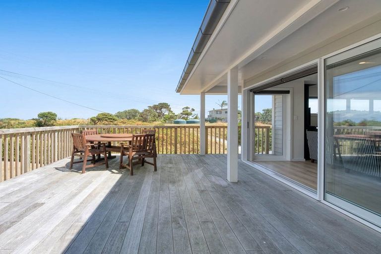 Photo of property in 1 Domain Crescent, Muriwai, Waimauku, 0881