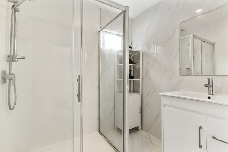 Photo of property in 10/17 Neta Grove, Henderson, Auckland, 0612