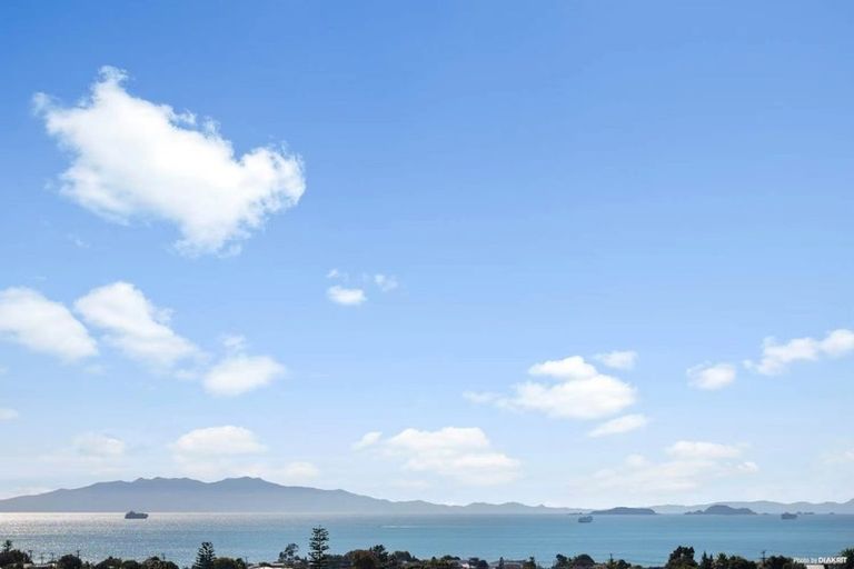 Photo of property in 161 Oaktree Avenue, Browns Bay, Auckland, 0630