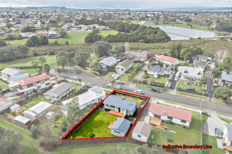 Photo of property in 28 Seaward Place, Wattle Downs, Auckland, 2103