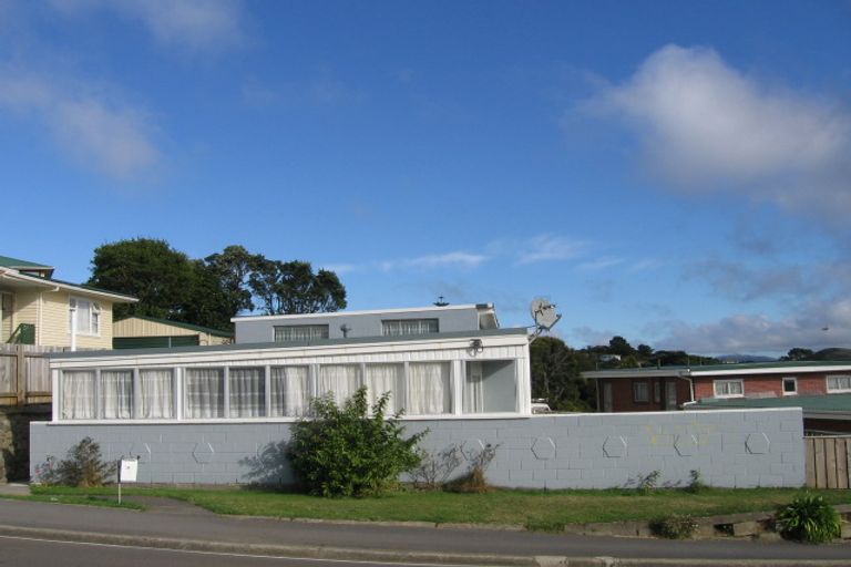 Photo of property in 1/24 Horokiwi Road West, Newlands, Wellington, 6037