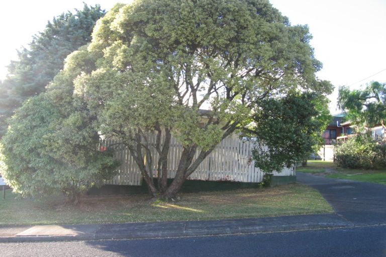 Photo of property in 1/10 Anne Road, Hillcrest, Auckland, 0627