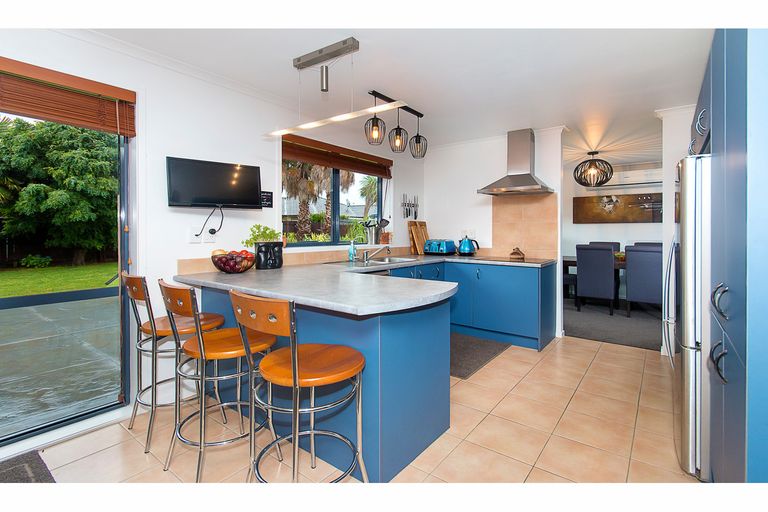 Photo of property in 46 Riverside Drive, Waiuku, 2123