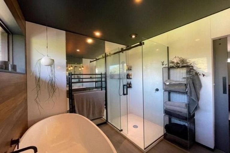 Photo of property in 33a Fitzroy Road, Fitzroy, New Plymouth, 4312