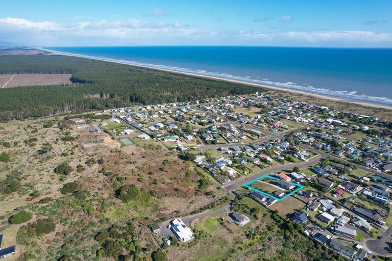 Photo of property in 17 Aranui Avenue, Waitarere Beach, Levin, 5510