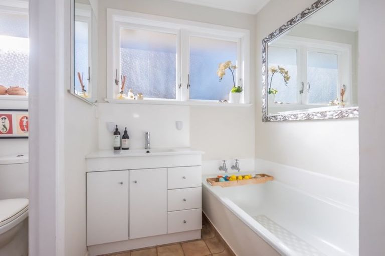 Photo of property in 11c Titiro Moana Road, Korokoro, Lower Hutt, 5012