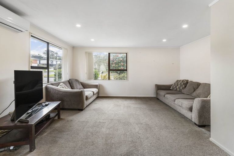 Photo of property in 35 Rehia Road, Massey, Auckland, 0614