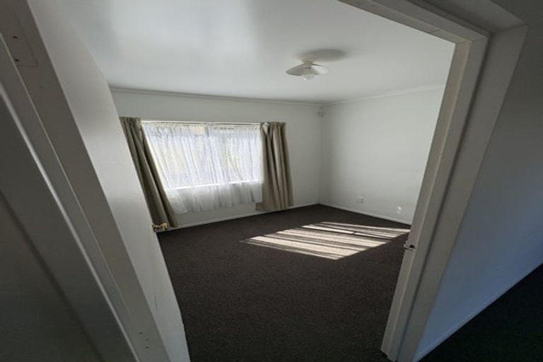 Photo of property in 63 Harmel Road, Glendene, Auckland, 0602