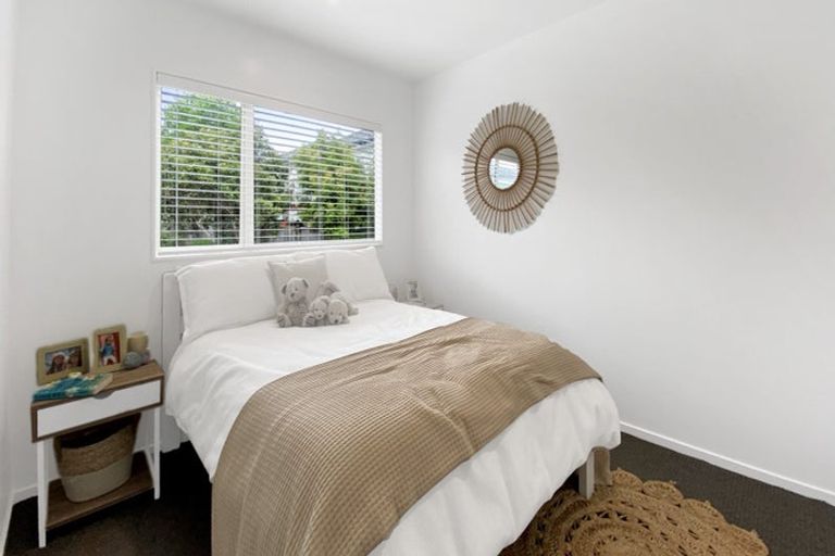 Photo of property in 2/49 Fields Parade, Oteha, Auckland, 0632