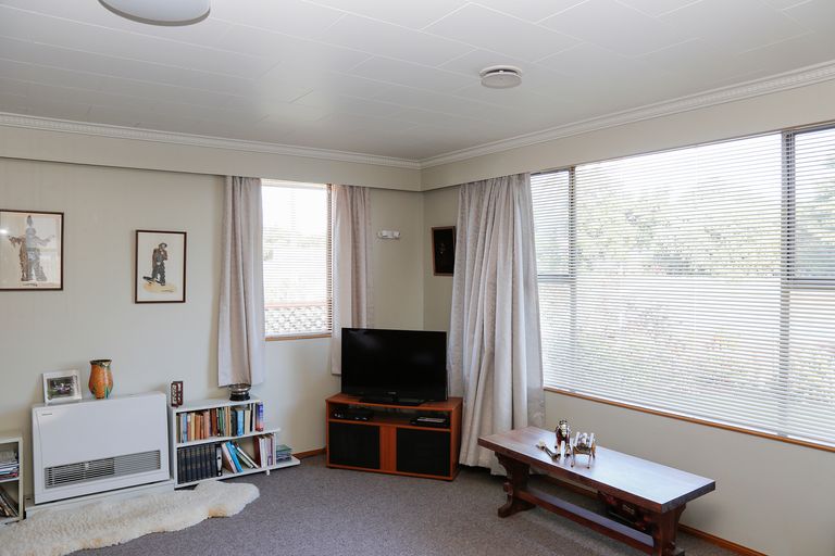 Photo of property in 19 Towey Street, Holmes Hill, Oamaru, 9401