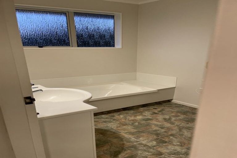 Photo of property in 1 Cyril Way, Paparangi, Wellington, 6037