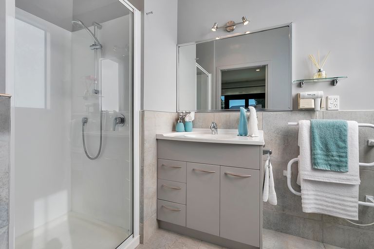 Photo of property in 11k Clearwater Cove, West Harbour, Auckland, 0618