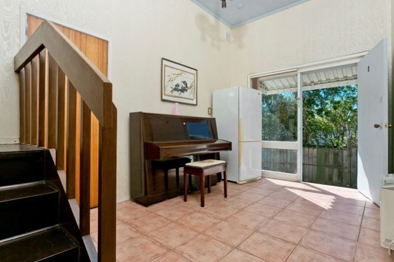 Photo of property in 4/205 Onewa Road, Birkenhead, Auckland, 0626