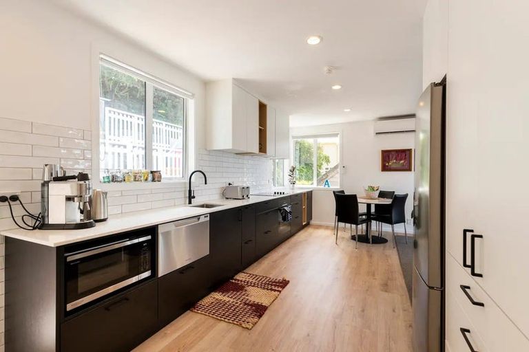 Photo of property in 146a The Esplanade, Houghton Bay, Wellington, 6023