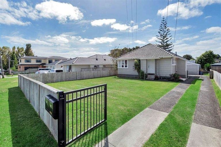 Photo of property in 59 Kelman Road, Kelston, Auckland, 0602