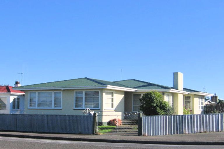 Photo of property in 75 Featherston Street, Takaro, Palmerston North, 4412