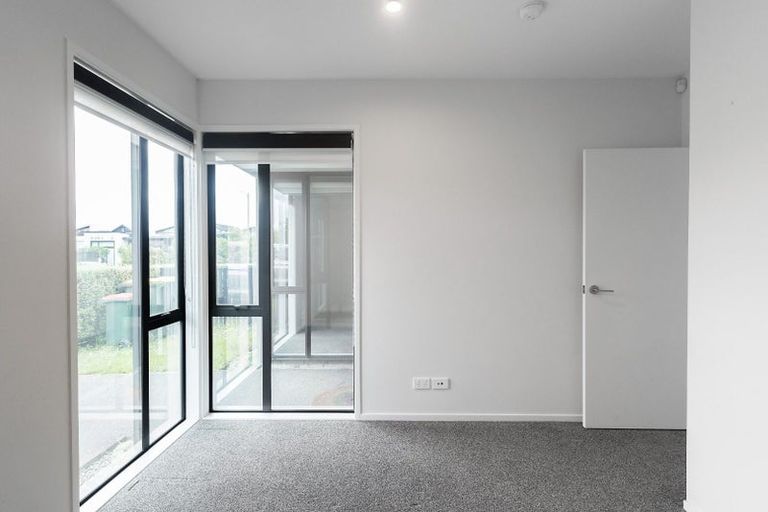 Photo of property in 1 Gallantry Crescent, Papakura, 2110