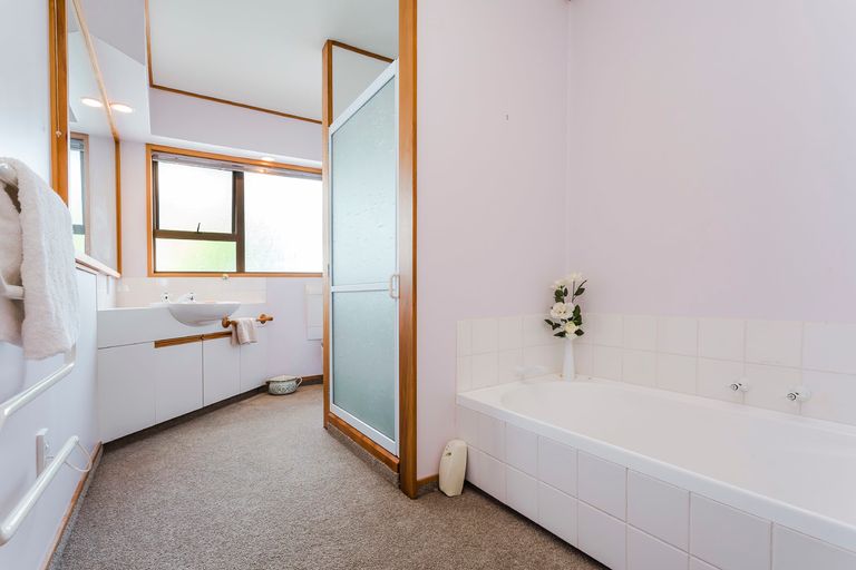 Photo of property in 1 Hamilton Court, Milton, 9220