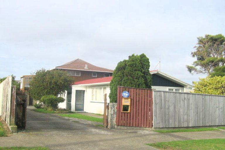 Photo of property in 1/150 Dowse Drive, Maungaraki, Lower Hutt, 5010