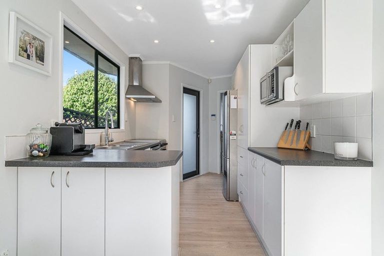 Photo of property in 8 Tilia Place, Totara Heights, Auckland, 2105