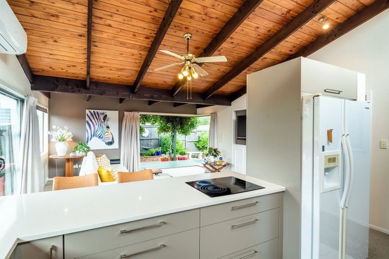 Photo of property in 3 Portsea Place, Chatswood, Auckland, 0626