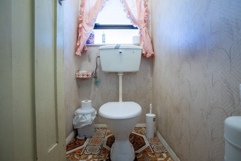 Photo of property in 2 Gladstone Street, Dannevirke, 4930