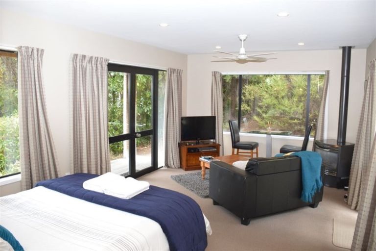 Photo of property in 6888h Christchurch Akaroa Road, Takamatua, 7581