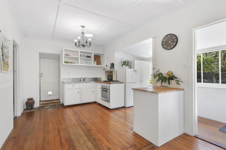 Photo of property in 184 Atkinson Road, Titirangi, Auckland, 0604