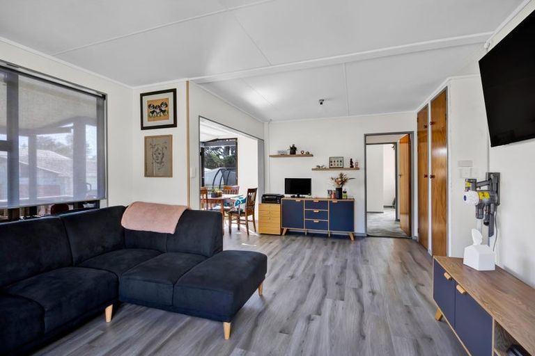 Photo of property in 6a Brixham Place, Merrilands, New Plymouth, 4312