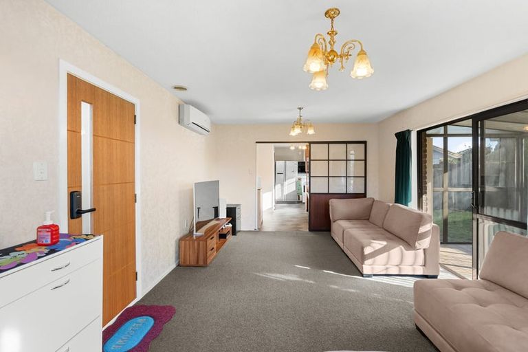 Photo of property in 2/136 Middlepark Road, Sockburn, Christchurch, 8042