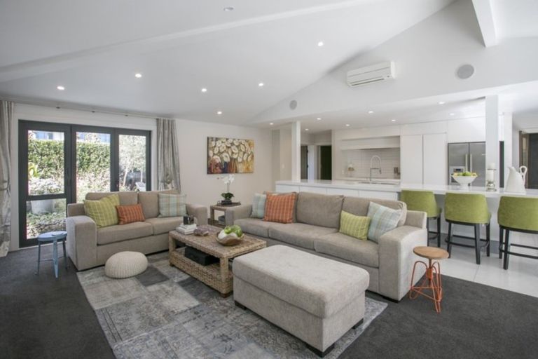 Photo of property in 11 Riverstone Grove, Hokowhitu, Palmerston North, 4410