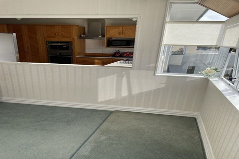 Photo of property in 2/24 Cherub Place, West Harbour, Auckland, 0618