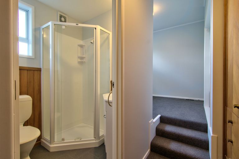 Photo of property in 66 Cliff View Drive, Green Bay, Auckland, 0604