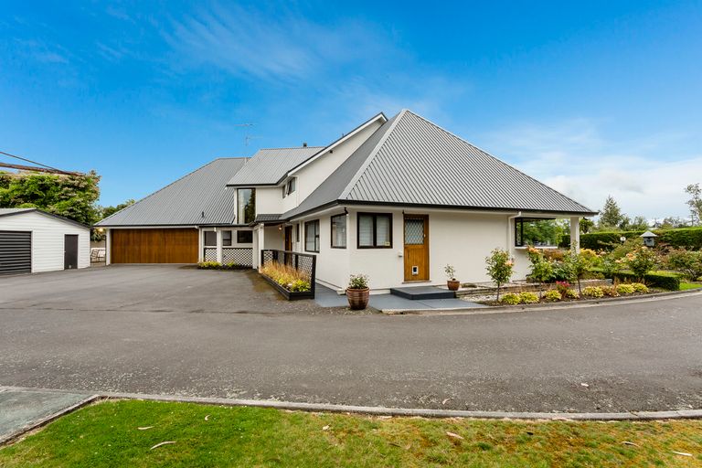 Photo of property in 1 Hamilton Court, Milton, 9220