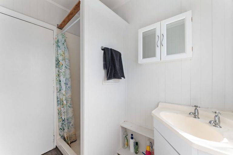 Photo of property in 44 Chippendale Crescent, Birkdale, Auckland, 0626