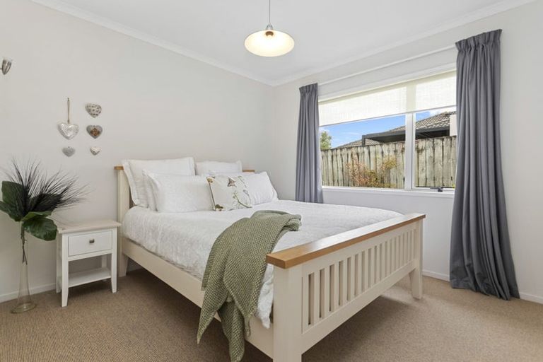 Photo of property in 17b Humphrey Kemp Avenue, Henderson, Auckland, 0612