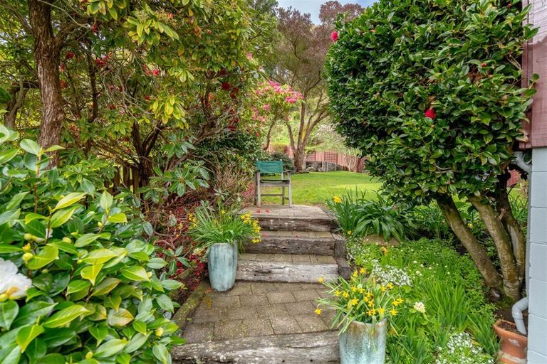 Photo of property in 22 Howard Street, Macandrew Bay, Dunedin, 9014