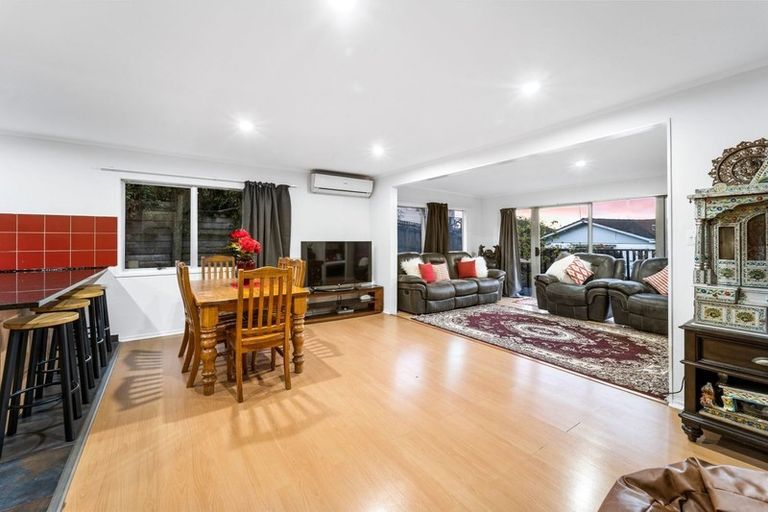 Photo of property in 327 Triangle Road, Massey, Auckland, 0614