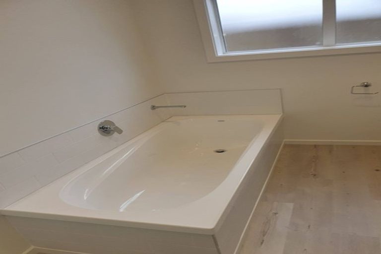 Photo of property in 43b Wainuiomata Road, Wainuiomata, Lower Hutt, 5014